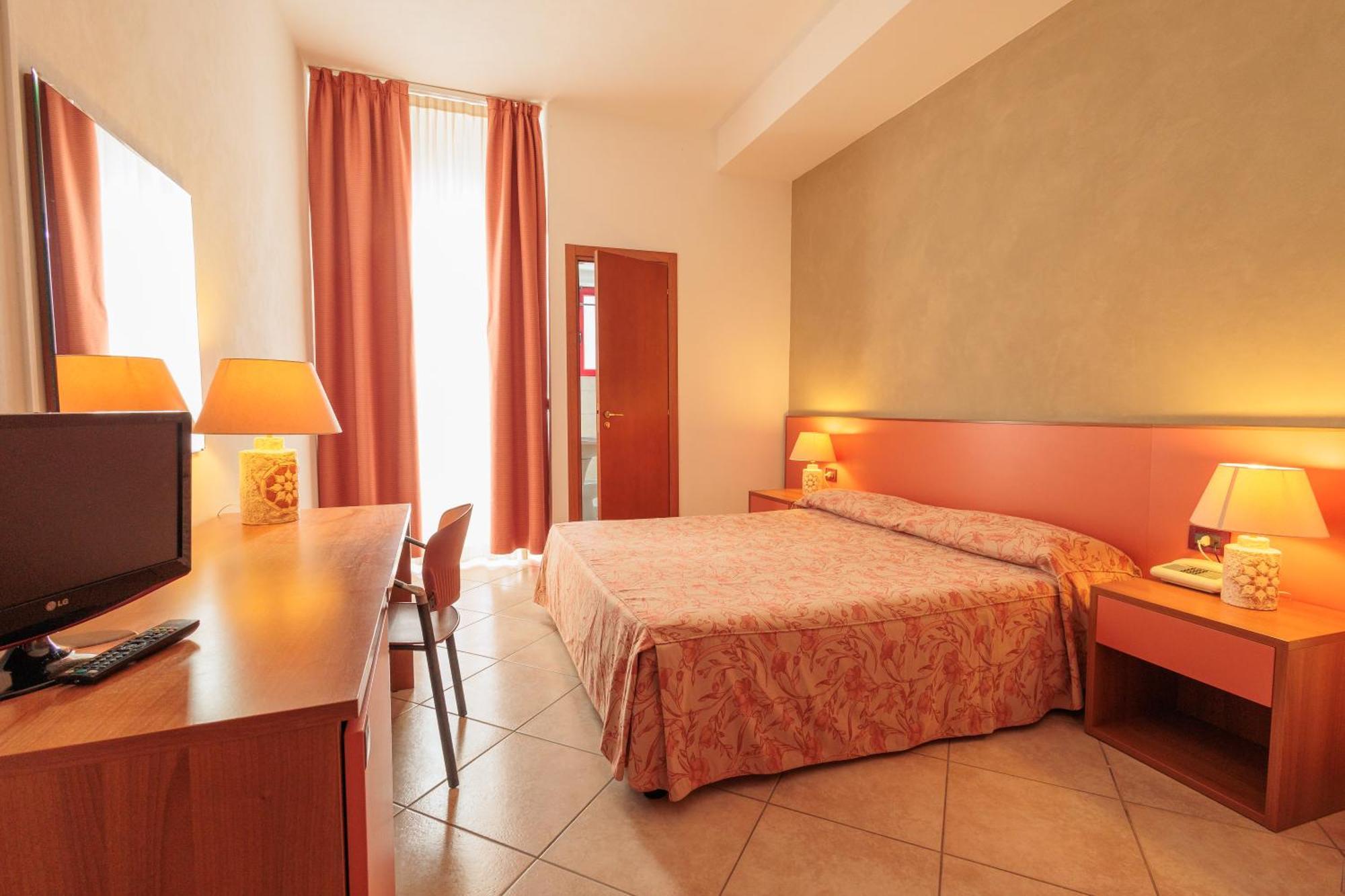 פסטום Hotel Poseidonia Mare מראה חיצוני תמונה